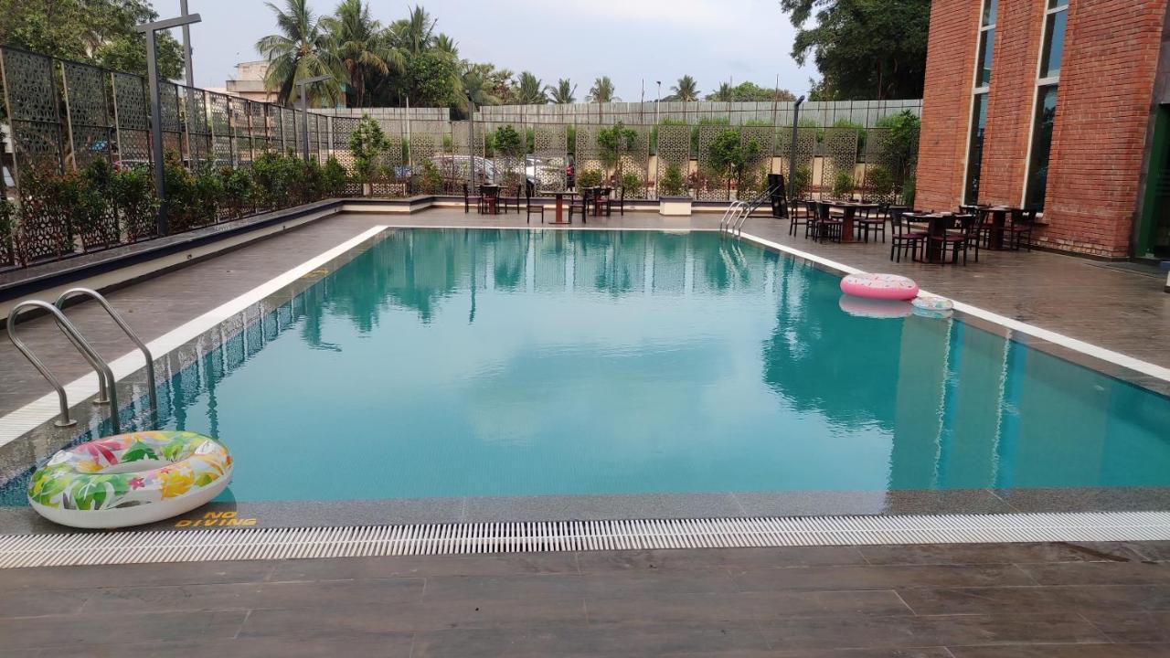 Manjeera Sarovar Premiere Hotel Rājahmundry Eksteriør billede