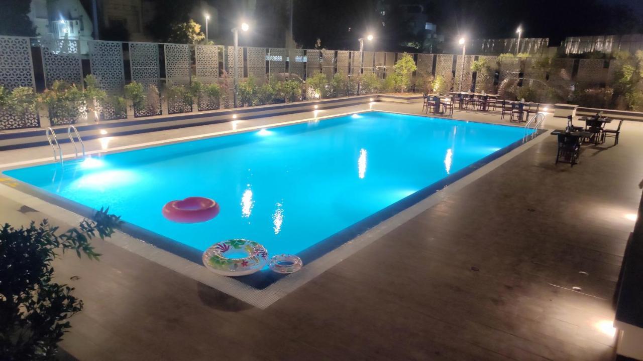 Manjeera Sarovar Premiere Hotel Rājahmundry Eksteriør billede