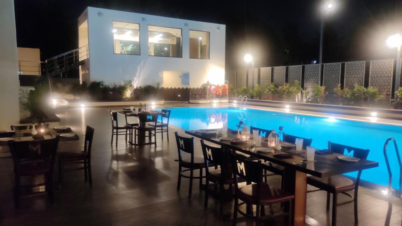 Manjeera Sarovar Premiere Hotel Rājahmundry Eksteriør billede