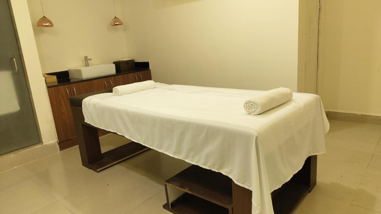 Manjeera Sarovar Premiere Hotel Rājahmundry Eksteriør billede