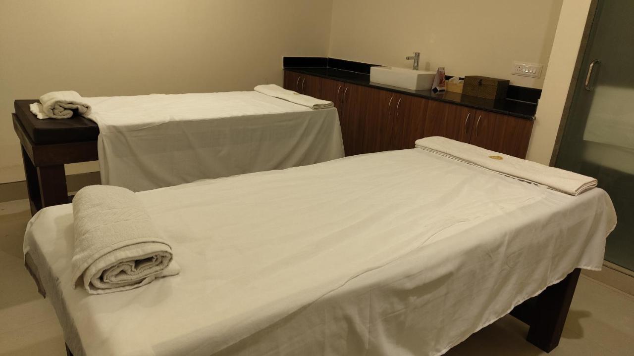 Manjeera Sarovar Premiere Hotel Rājahmundry Eksteriør billede